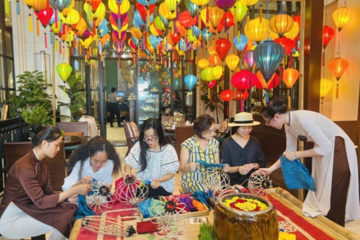 Lớp học làm đèn lồng và tham quan thành phố Hội An với bữa trưa hoặc bữa tối