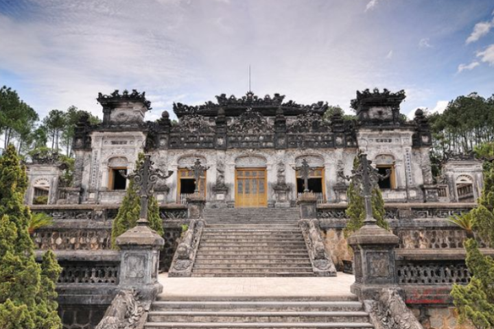 Ba Na Hills and The Fire/Water Breathing Dragon from Fri to Sun