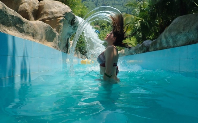 Private Car or Minivan with Driver – Hot Spring Park Return Trip