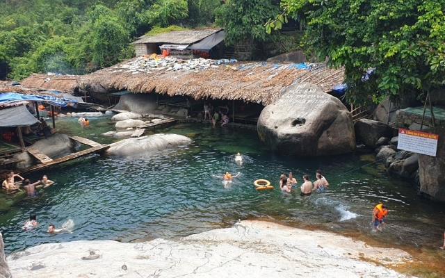 Chuyến đi tuyệt vời đến Tượng Phật Bà, Đèo Hải Vân, Trại Hàu Lập An