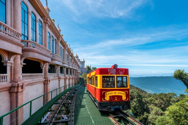 Ba Na Hills & Hoi An Walking tour with night market lanterns