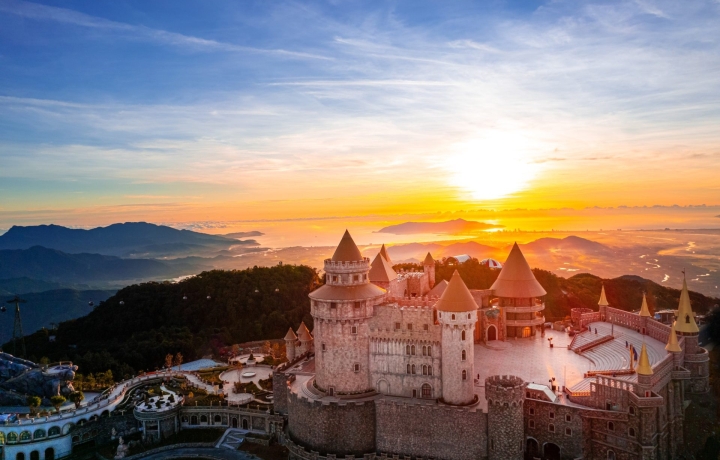 Private Car or Group Tour: Which Suits Your Trip?