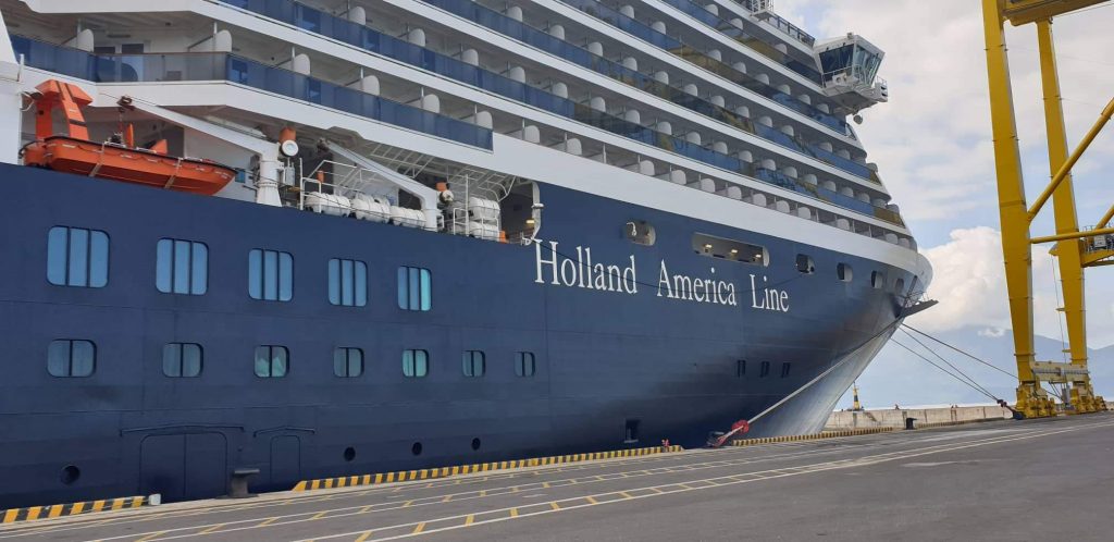 Private Cruise Ship Tour to Hue Imperial City & Royal Tomb from Tien Sa Port