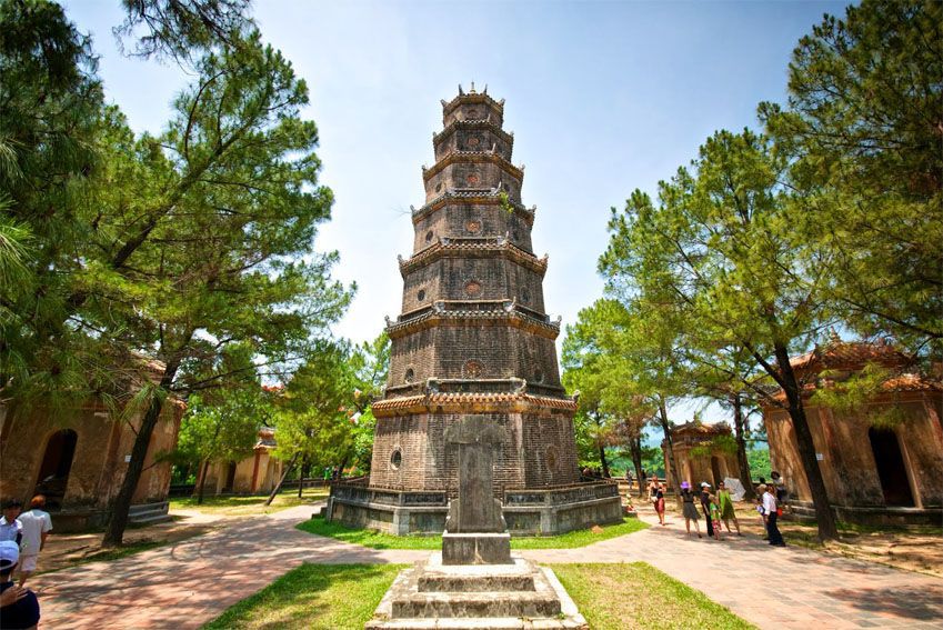 Private Cruise Ship Tour to Hue Imperial City & Royal Tomb from Tien Sa Port